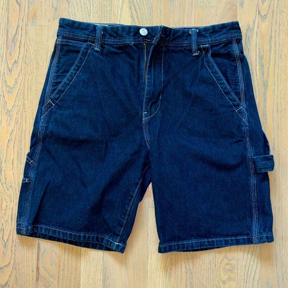 H&M denim relaxed fit carpenter cargo shorts. Size 32